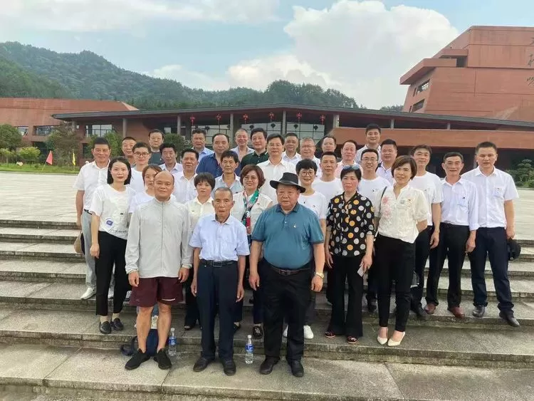 “重温红色记忆，激发爱党之情”热烈庆祝建党100周年